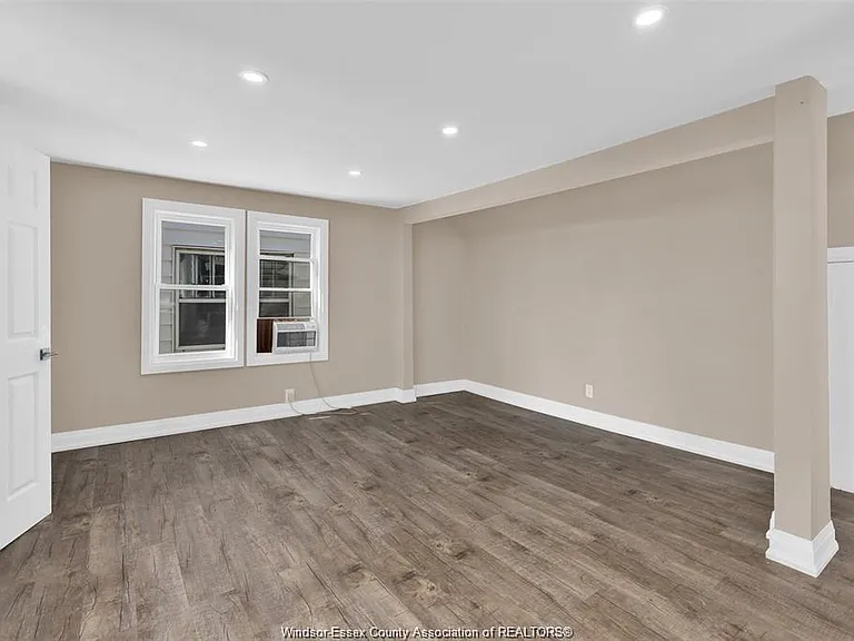 1376 Goyeau St #UPPER — Photo 5