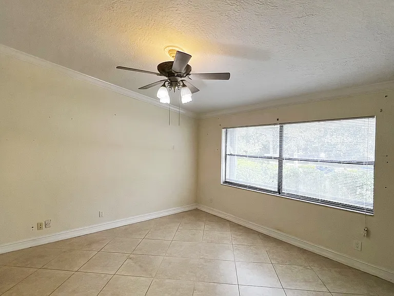 9617 Riverside Dr #6 — Photo 11