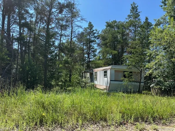 1022 Pine Ridge St, Mio, MI 48647