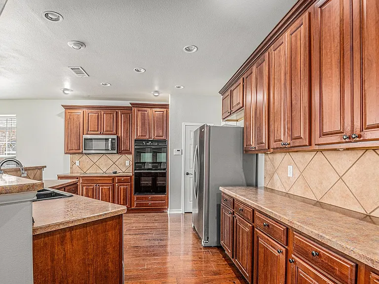 605 Port Royale Way — Photo 12
