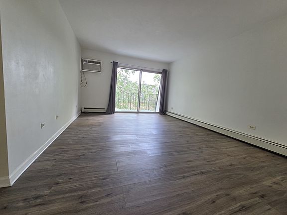 3rd image of 9B E Dundee Quarter Dr Unit 303