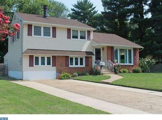 301 South Dr, Blackwood, NJ 08012