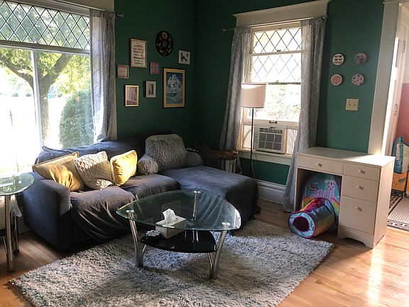2nd image of 433 Douglas Ct #3