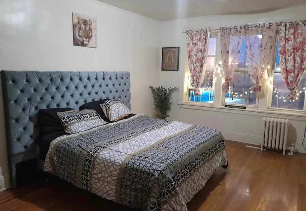 4 bed, $1,000 — Photo 1