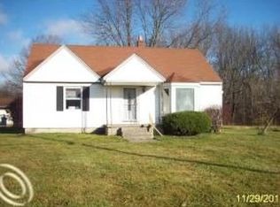 8620 Kendall Rd, Columbus, MI 48063