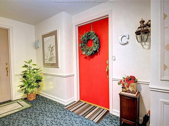 4th image of 1578 Kanawha Blvd E APT 6C