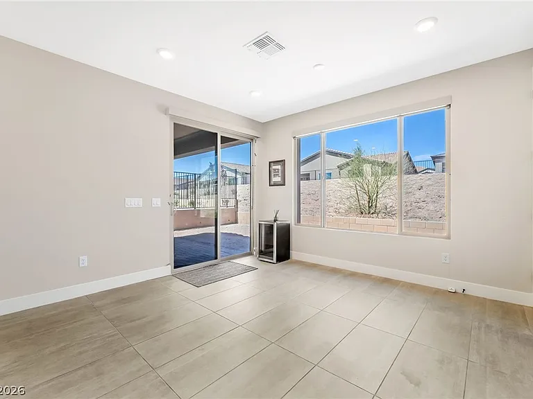 57 Lake Bluff Ct — Photo 11