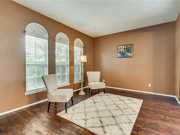 4th image of 802 Banbury Ct