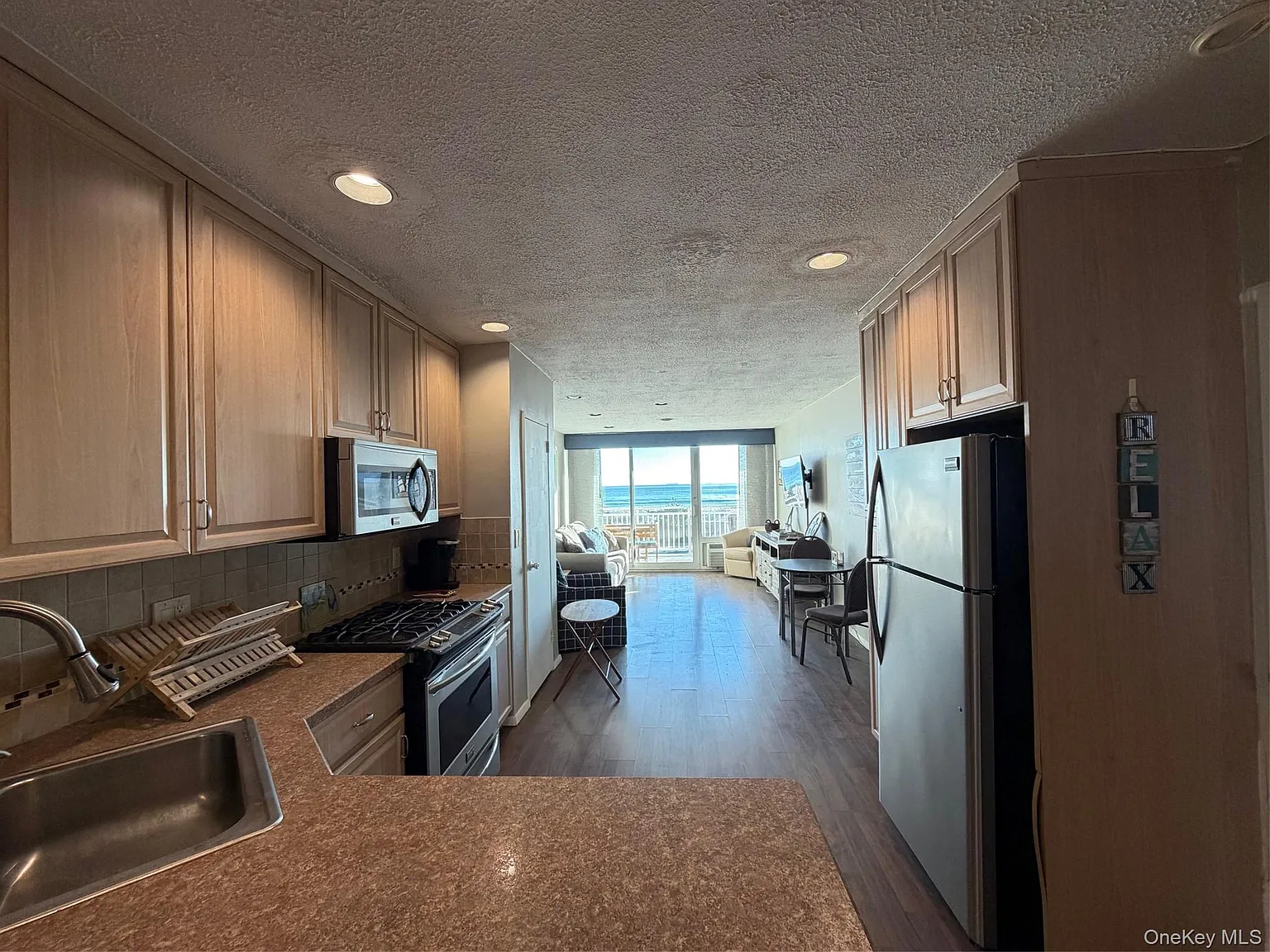 1 bed, 1.5 bath, 900 sqft, $3,800 — Photo 3