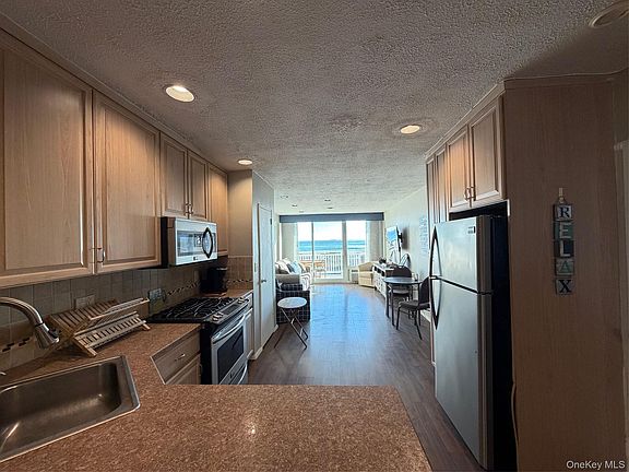 3rd image of 830 Shore Rd APT 2O