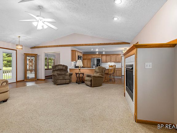 4th image of 2384 Island Hwy