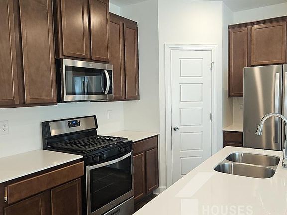 4th image of 614 Reese Ln