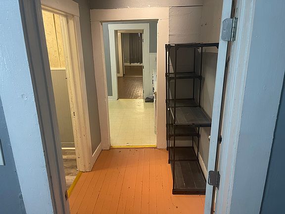 4th image of 613 W 9th Ave