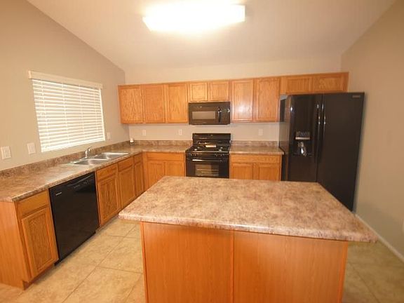 5th image of 971 E Santa Fiore St