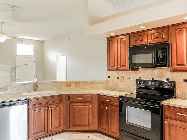 265 Maplewood Dr — Photo 7