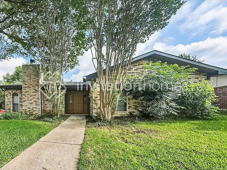 1217 Lombardy Dr — Photo 1