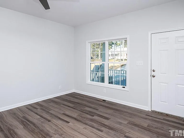2612 Holloway St — Photo 8