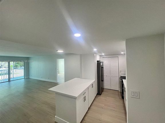 4th image of 100 Lakeview Dr APT 216