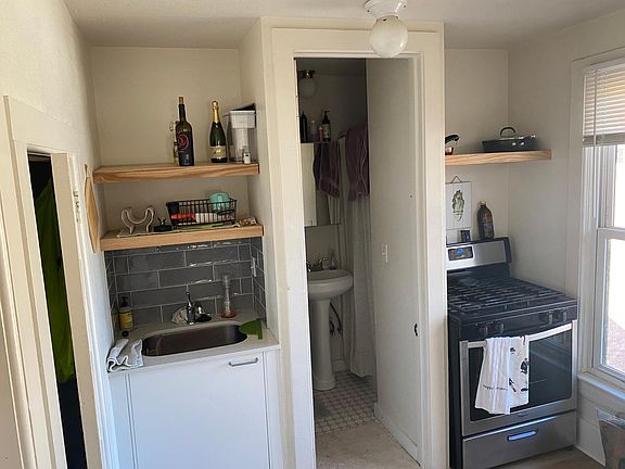 4th image of 546 N Washington St APT 3