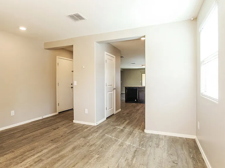 25422 W La Mont Ave — Photo 6