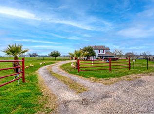 20 S View Dr, Lytle, TX 78052