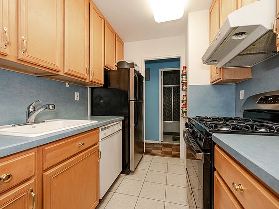 4th image of 70-25 Yellowstone Blvd #11X
