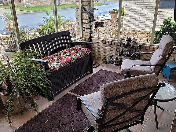 screened in sunroom 