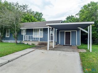 1805 E Crestwood Dr, Victoria, TX 77901