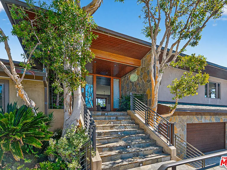1120 El Medio Ave — Photo 3