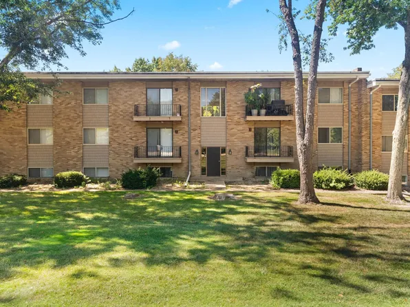 Brookview Apartments | Spacious Floor Plans & Scenic Views
