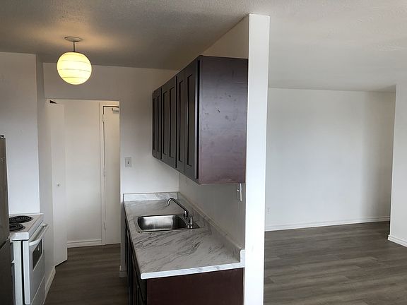 2nd image of 837 Queenston Rd #502