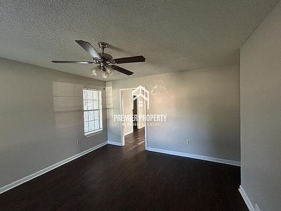3rd image of 4717 Chatelet Dr