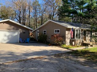 5842 Red Pine Dr, Lewiston, MI 49756