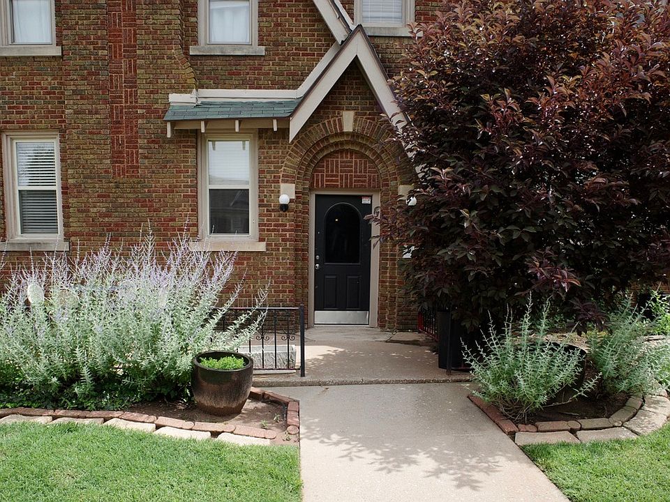 508 ne 27th front yard in the Spring