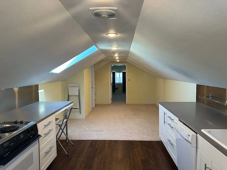 1548 Lincoln St #B — Photo 5