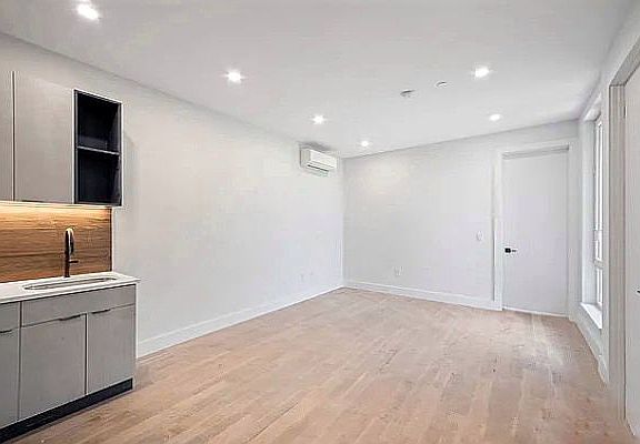 3rd image of 141 Frost St APT 2L
