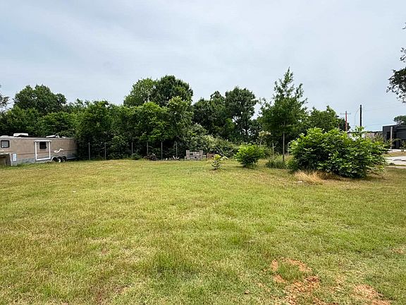 4th image of 1126 Riverwood Rd