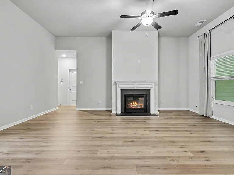 270 Southridge — Photo 9