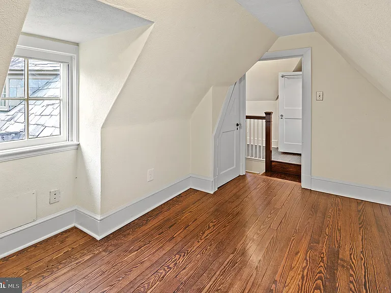 7704 Crossland Rd — Photo 44