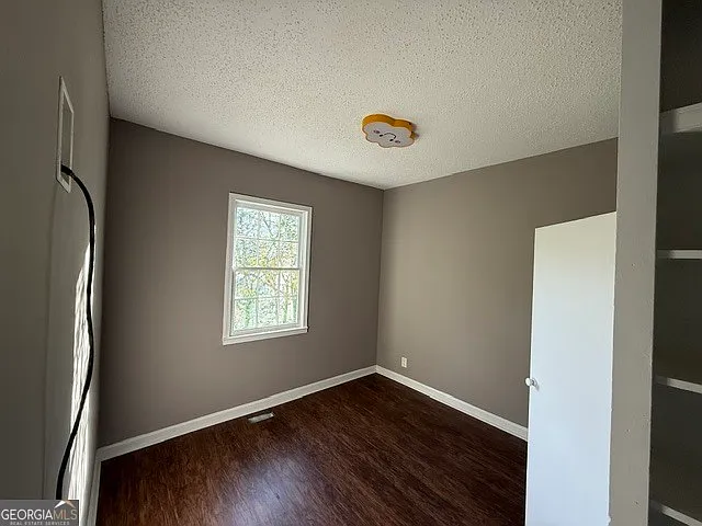 3 bed, 2.0 bath, 1123 sqft, $2,000 — Photo 4