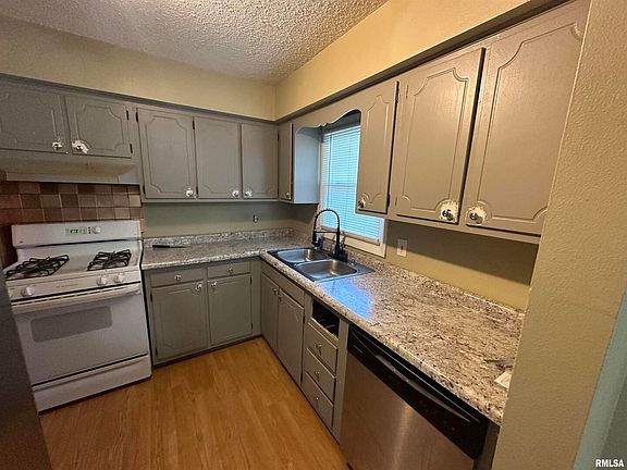 3rd image of 616 W 46th St