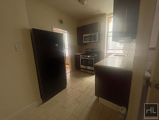 5th image of 2535 Church Ave APT 5