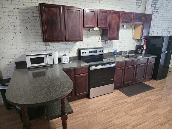 3rd image of 311 Broadway #3