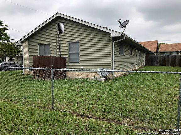 3rd image of 602 Catalina Ave