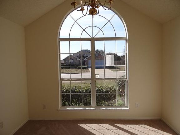 4th image of 1400 Mockingbird Ln