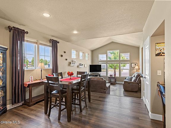 4th image of 2028 W Yaquina Dr