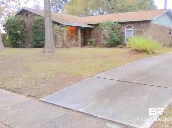 6128 N Lindholm Dr, Mobile, AL 36693