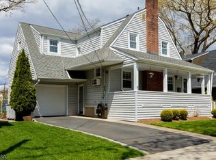 8 Oak Pl, Hawthorne, NJ 07506