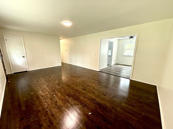 3rd image of 1000 Bismarck St