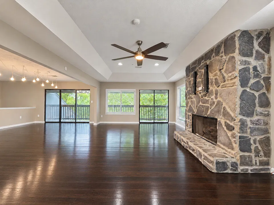 14 Creek Dr